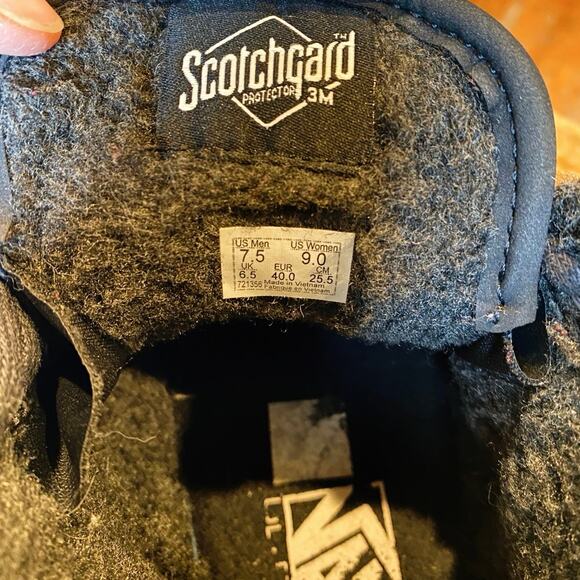 Vans Sk8-Hi 46 MTE DX High Top
Suede / Faux Fur Sneaker, Men’s 7.5 / Women’s 9 - Picture 6 of 7